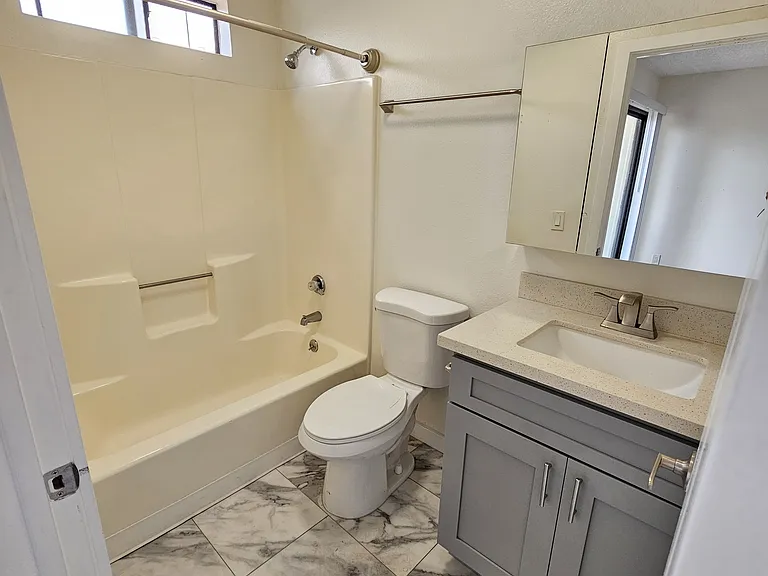 606 N Oxford Ave — Photo 11