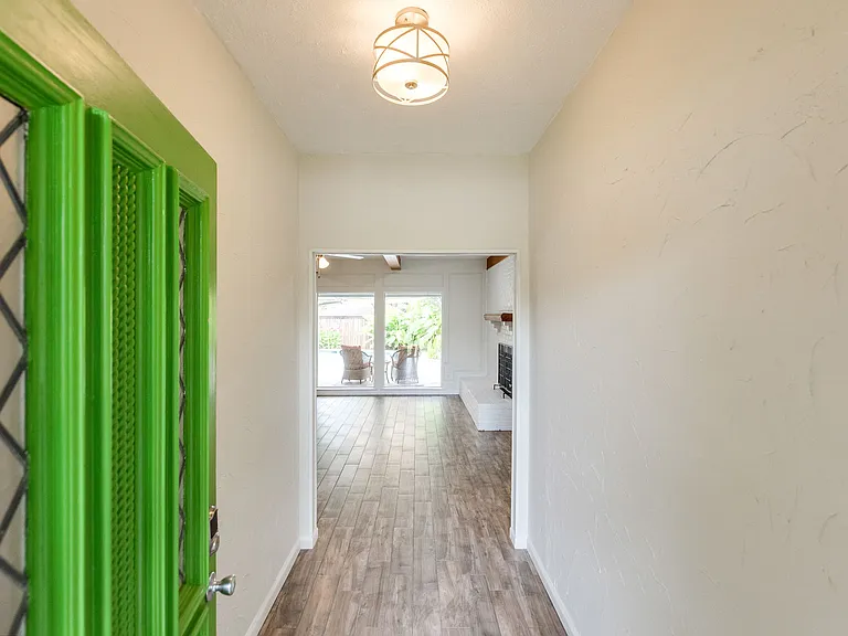 425 Provincetown Ln — Photo 4