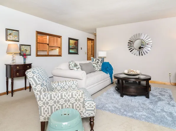 Putnam Village: 175, 175 Chestnut St #7, Foxboro, MA 02035