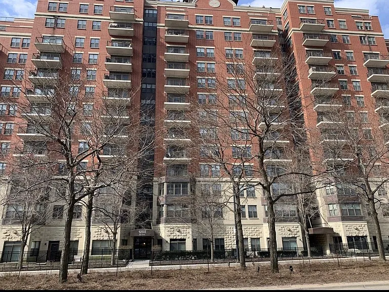 1250 S Indiana Ave #605 — Photo 1