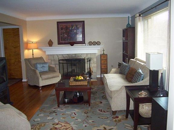 5th image of 2042 Bluebell Dr