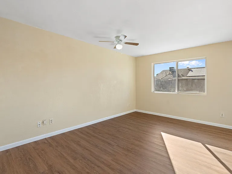 4043 W Sweetwater Ave — Photo 6
