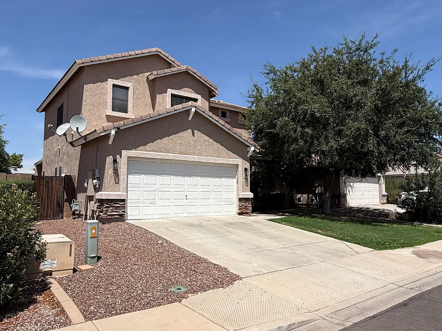 3 bed, 2.5 bath, 1691 sqft, $2,200 — Photo 1