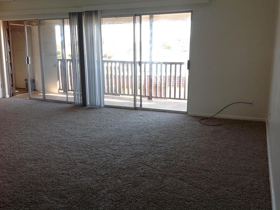 1st image of 404 Marshall Ct NW Unit 07