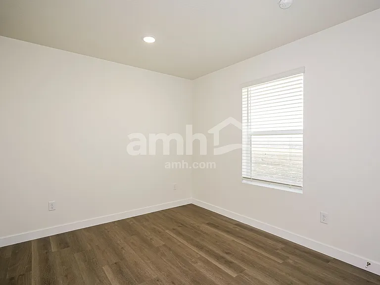 1432 W Mahogany St — Photo 13