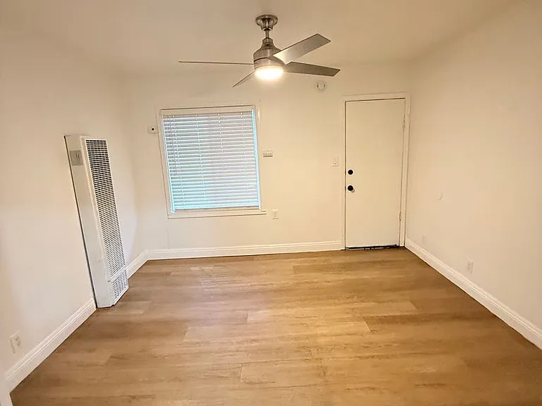 11425 S Figueroa St — Photo 3