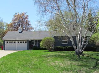 9450 12th Avenue Cir, Bloomington, MN 55425