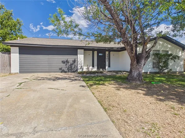 2901 Oakside Dr, Bryan, TX 77802