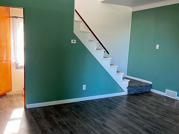 5th image of 130 Oakmont St