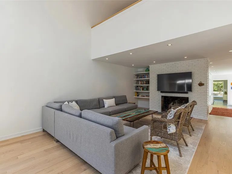 19 Woodland Way — Photo 10