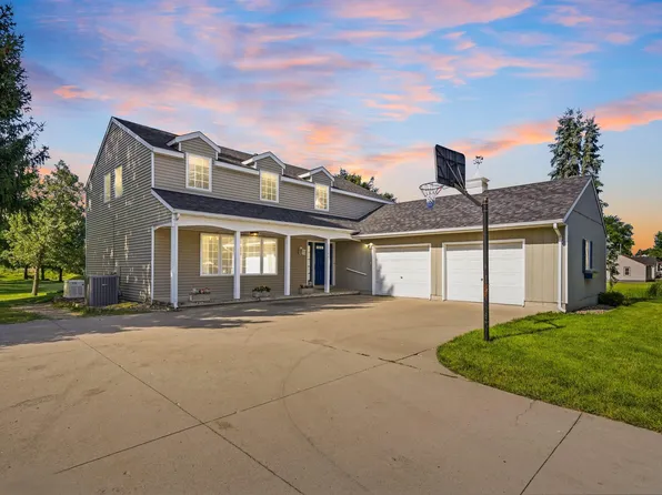 1144 Hawley St, Jesup, IA 50648