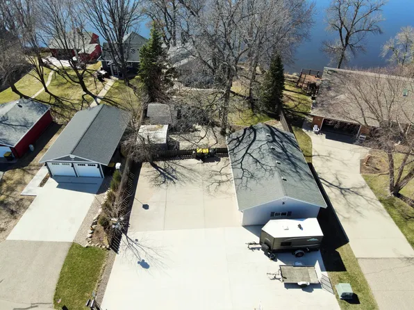 5134 E Eagle Lake Rd, Willmar, MN 56201