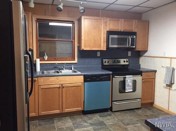5th image of 3023 Marshall Ave