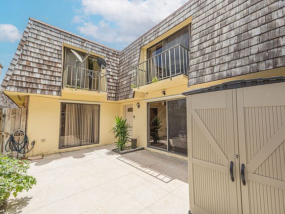 3rd image of 348 Lake Arbor Drive