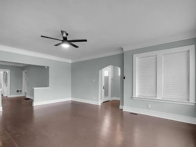 11402 S Calumet Ave — Photo 5