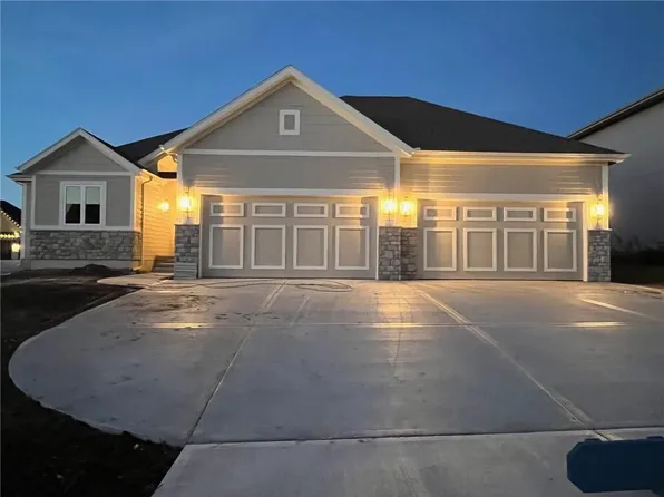21928 W 100th Ter, Lenexa, KS 66062