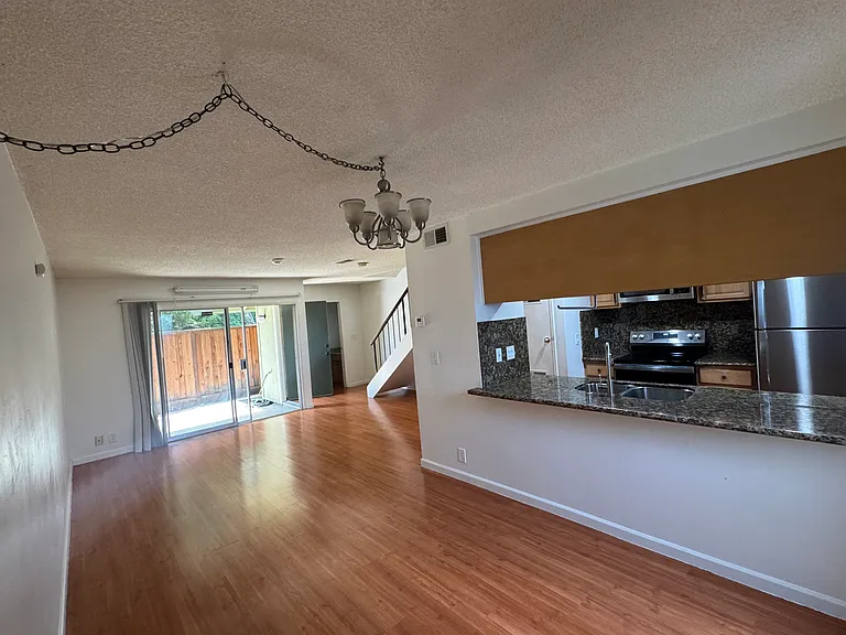 5637 Chestnut Cmn — Photo 3