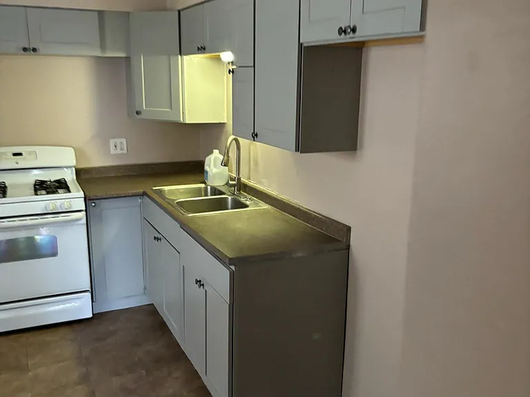 2029 Plainview Ave — Photo 10