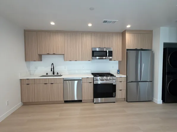 11481 W Erwin St, North Hollywood, CA 91606