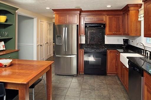 3rd image of 745 Summer St
