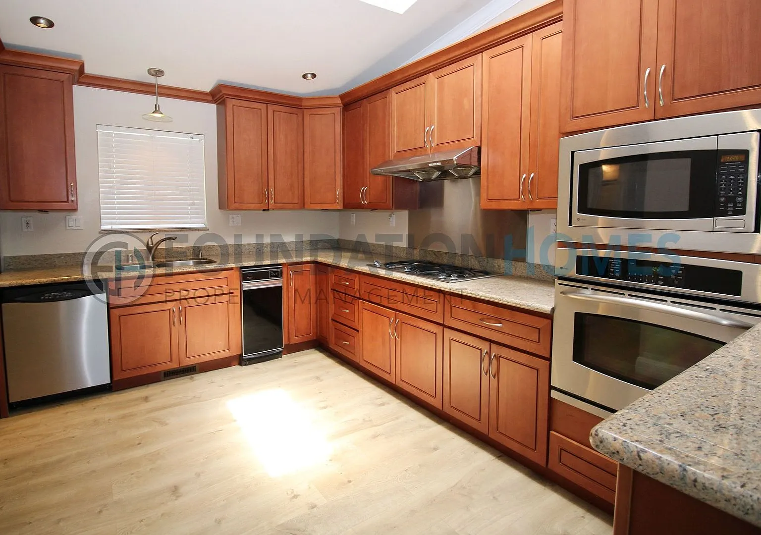 Exceptional Fairfax Townhouse | Valley Views, 4bd + Office - Foundation — Photo 3