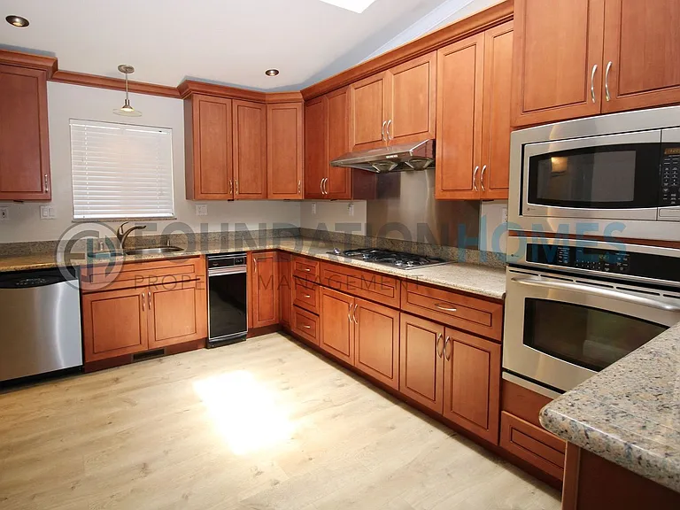 93 Live Oak Ave — Photo 2