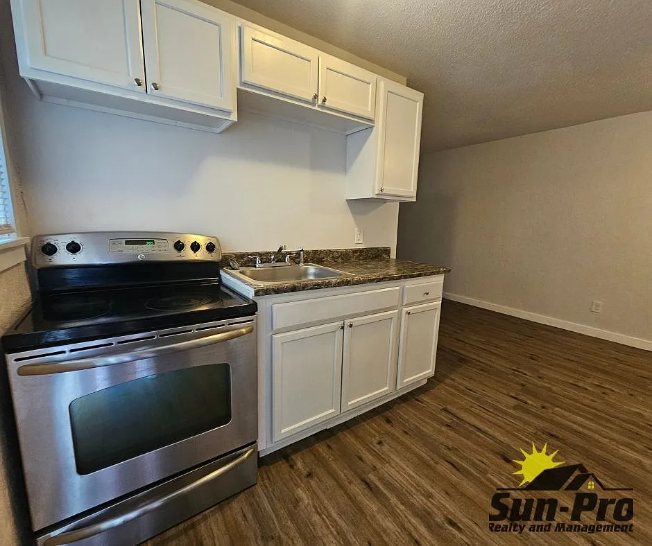 2 bed, 1.0 bath, 800 sqft, $1,195 — Photo 2