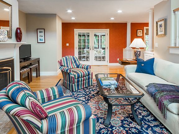 4th image of 222 Pond Rd