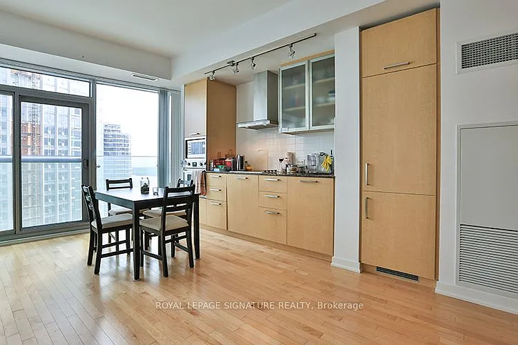 14 York St #2504 — Photo 4