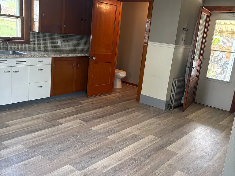 409 Centre St — Photo 2