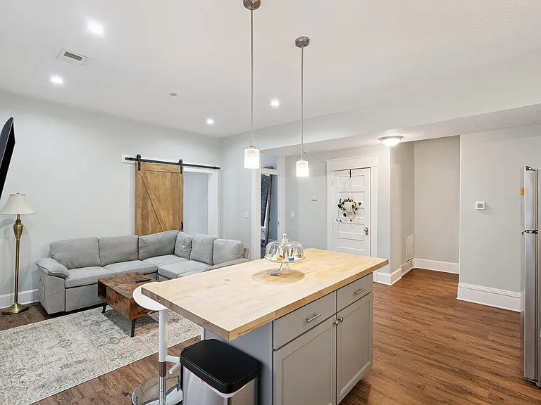 217 Brady St — Photo 4