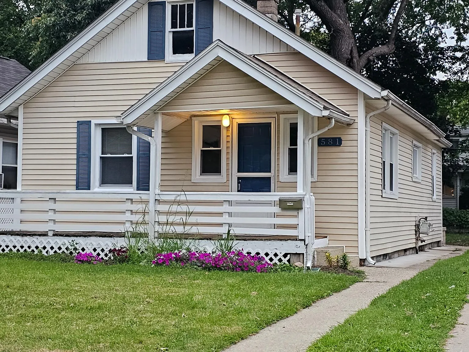 581 E Milton Avenue — Photo 1