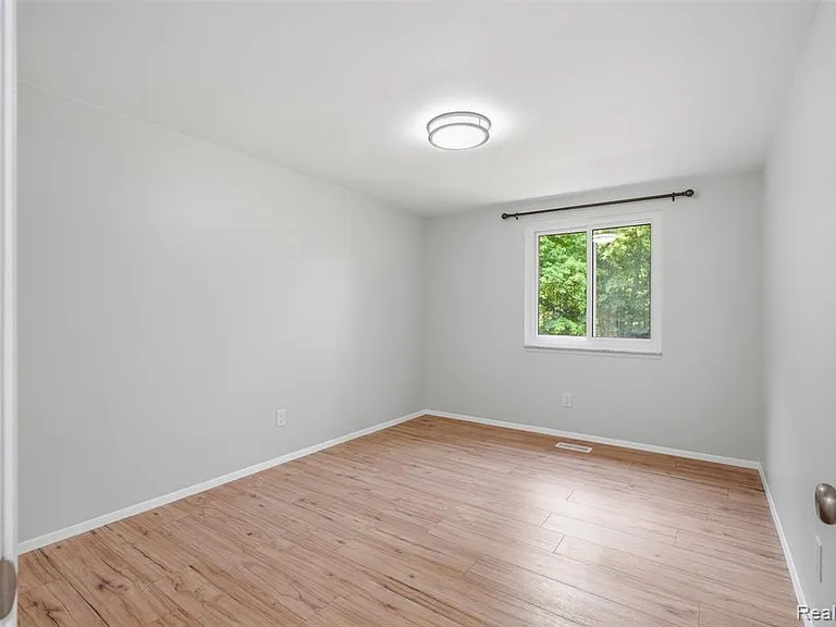 1880 Welling Dr — Photo 28