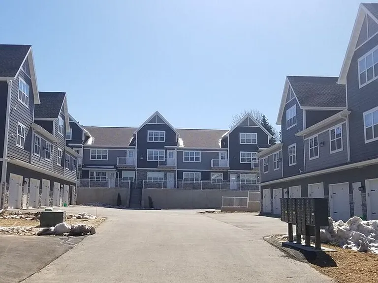 Chapel Hill Apartments — Photo 2