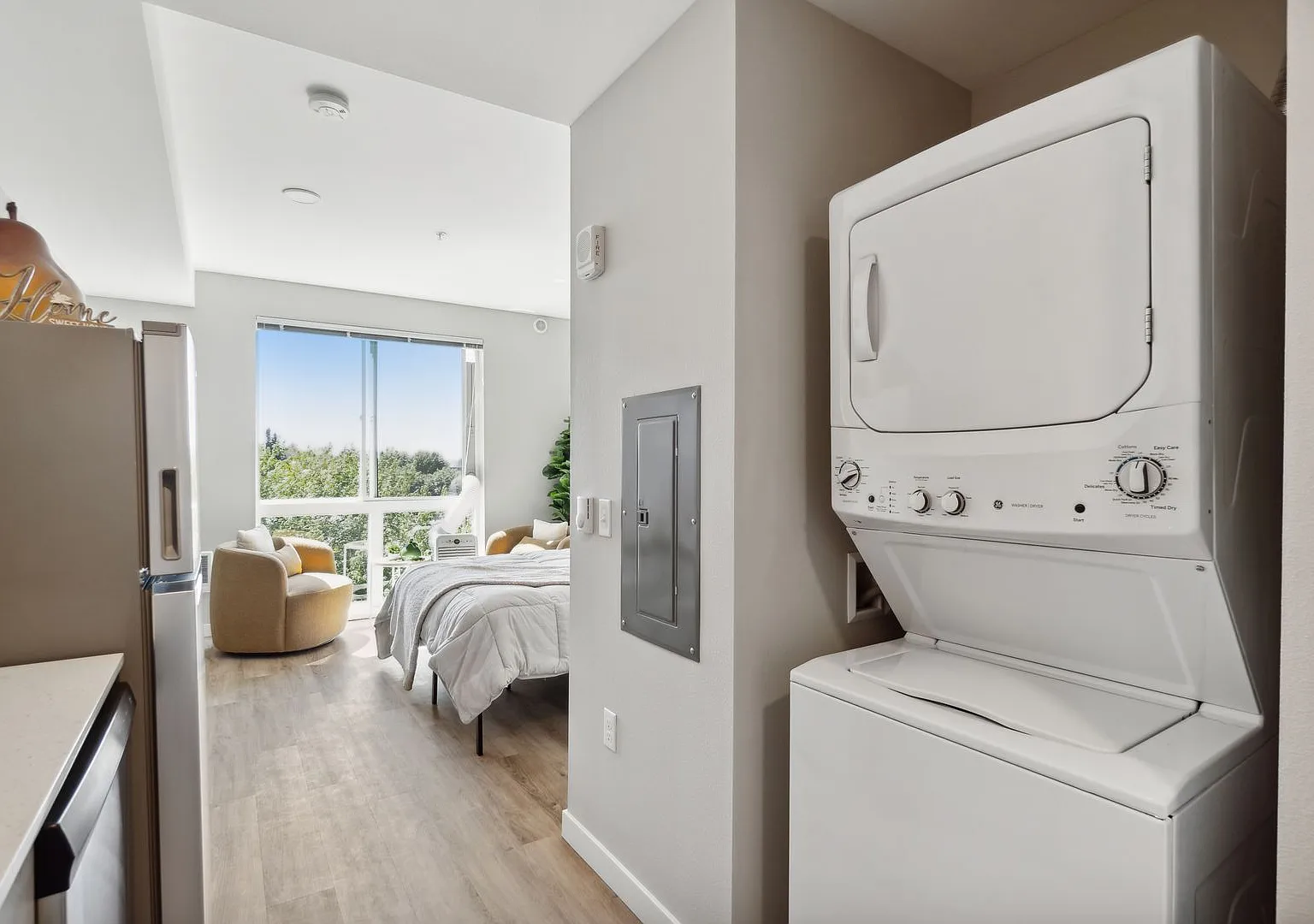 Divine Court Apartments — Photo 4