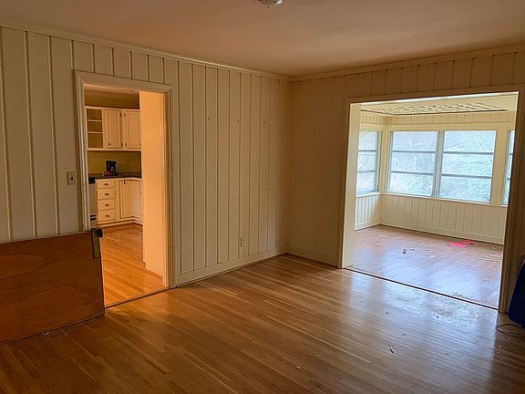 5th image of 829 Kenwick Dr