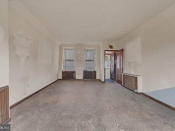 4th image of 575 Berkley St