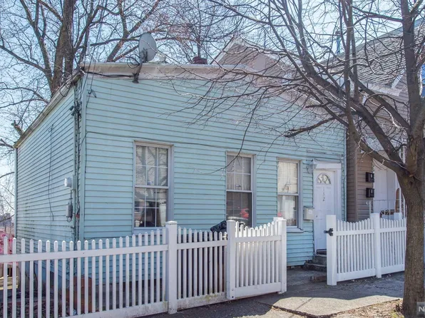 132 N 4th St, Paterson, NJ 07522