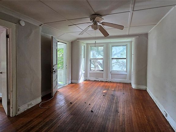 5th image of 511 W 1st St