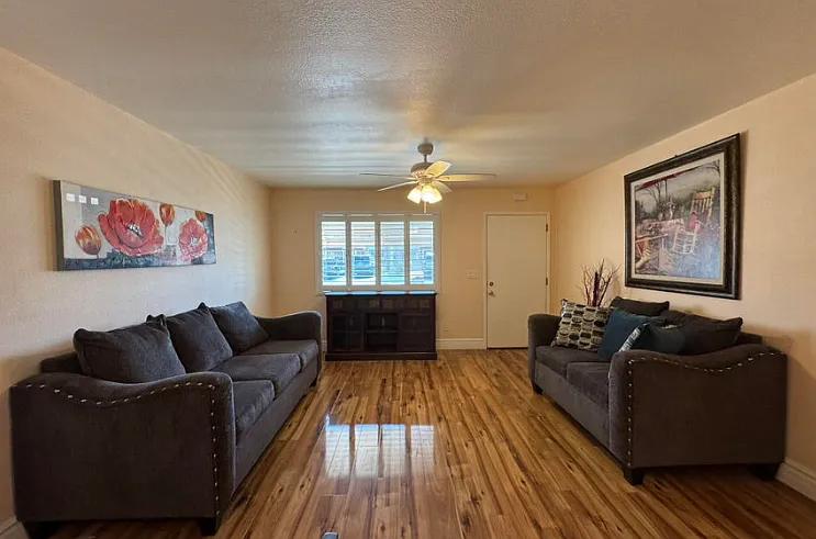 Building Photo - 308 E Lancaster Ct #1