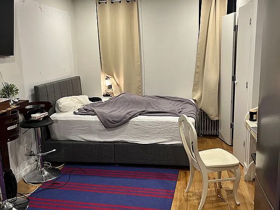 2nd image of 173 Ludlow St APT 1B