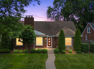 1437 Torrey Rd, Grosse Pointe Woods, MI 48236