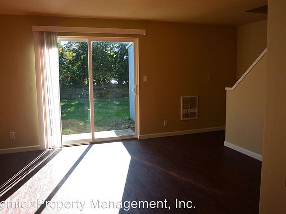 4th image of 3605 E 11th St