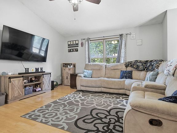3rd image of 301 Bentley Dr