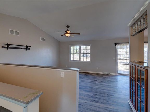 4th image of 502 Abey Dr