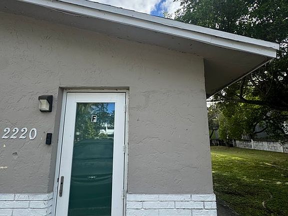 4th image of 2220 SW 46th Ct #2
