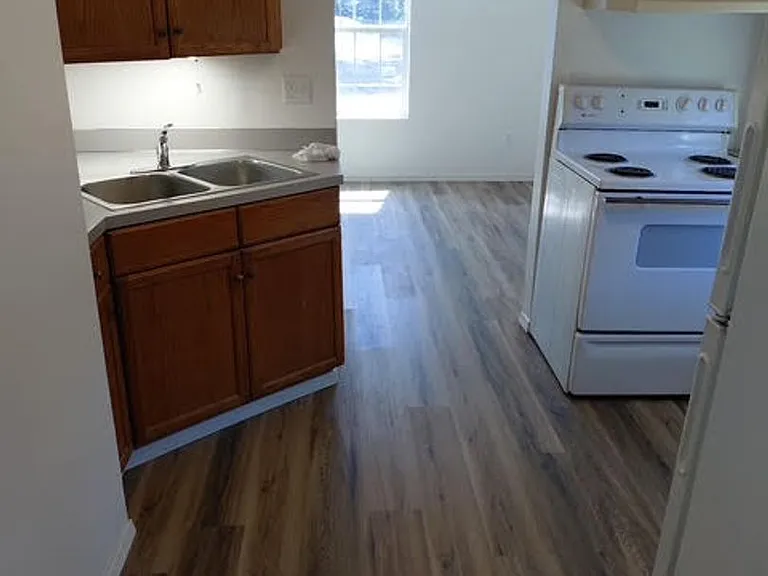 435 -Keystone Apartments — Photo 32