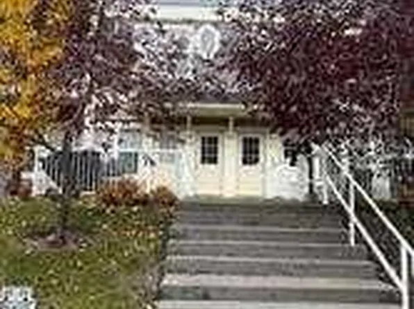18 W Auburn Bay Cmn SE, Calgary, AB T3M 0M3
