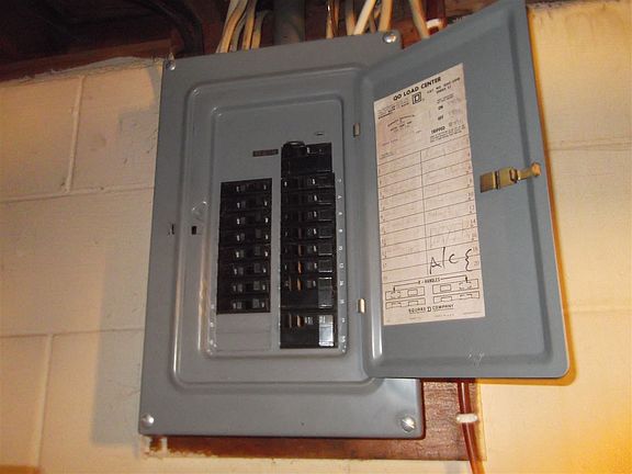 3rd image of 91 Greenway Dr