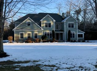 4 Shinnecock Ln, Falmouth, ME 04105